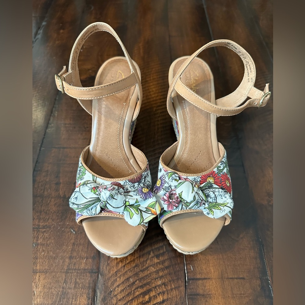 Clarks Amelia Wedge Sandal Size 7